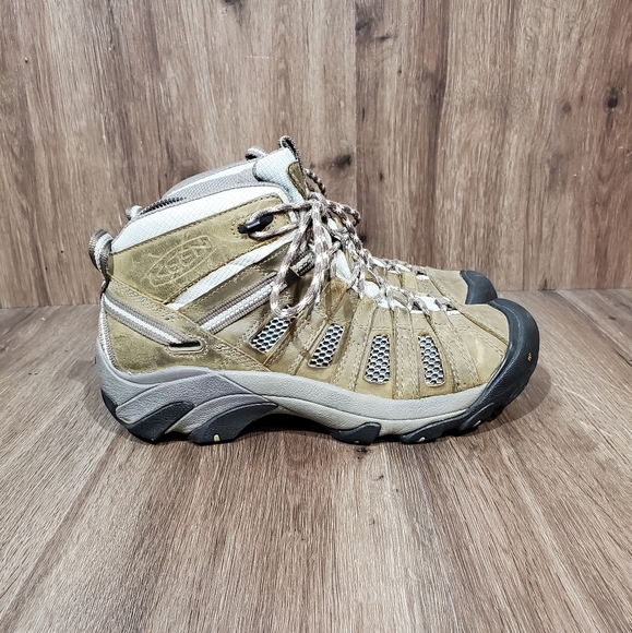 keen women's voyageur mid hiking boot